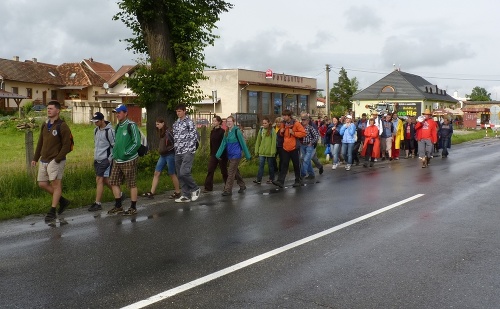 Ani dážď neodradil tisícky veriacich, aby sa zúčastnili na tradičnej Mariánskej púti.