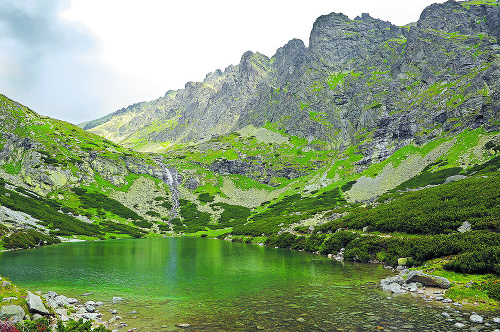 Cieľ cesty - Velické pleso vás za výdrž odmení takýmto krásnym pohľadom.