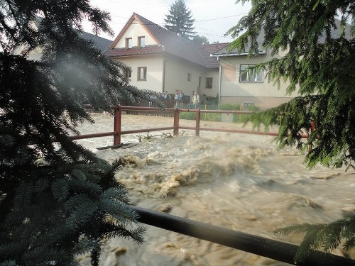 Následky ničivých záplav v obci Oravská Poruba.