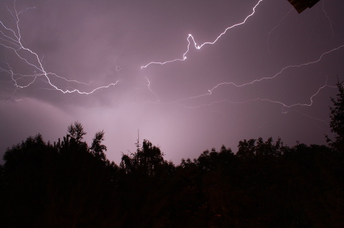 Nočná žúrka na zlatomoravskej oblohe.