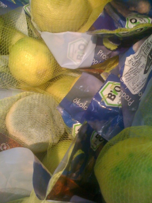 Nie všetko, čo je lacné, musí byť aj chutné. Zhnité citróny k výhodným nákupom rozhodne nepatria.