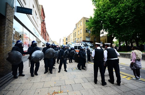 Ťažkoodenci v uliciach londýnskej štvrti Hackney.