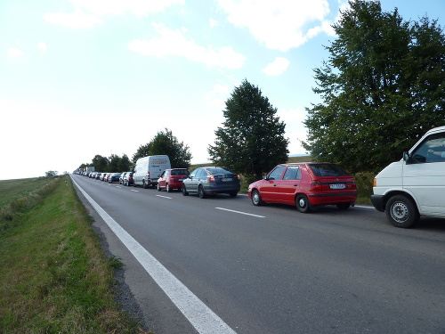 Takéto obrovské kolóny znova čakajú motoristov až do júna budúceho roka. 