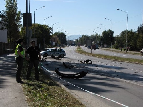 Miesto výbuchu bolo pred  svetelnou križovatkou, za  plotom sa nachádza najväčšia  základná škola v meste.