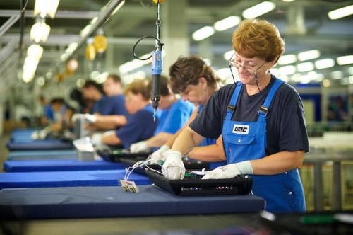 Prácu vo fabrike nezvládajú najmä dlhodobo nezamestnaní.