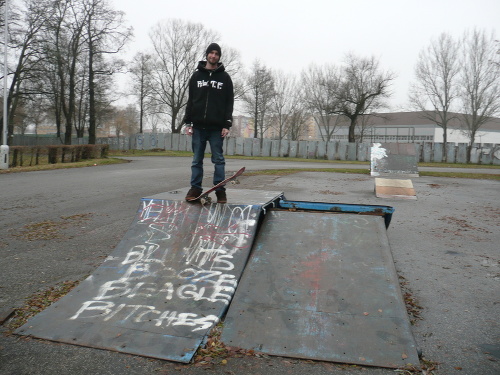 Podľa Igora (25) sa v starom skejtparku už nedá športovať, pretože ho zničili vandali.