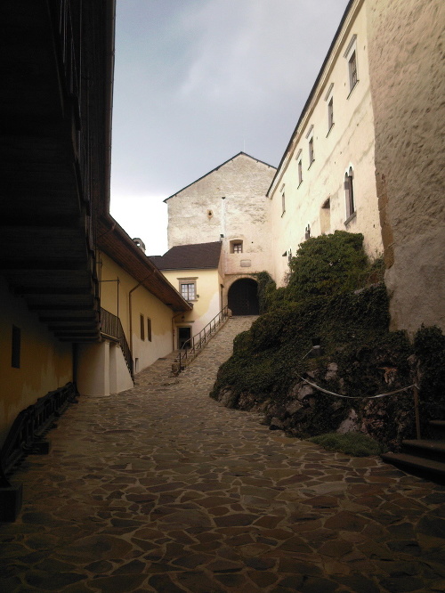 Spomienkové foto na hrad Krásna Hôrka z archívu nášho čitateľa.