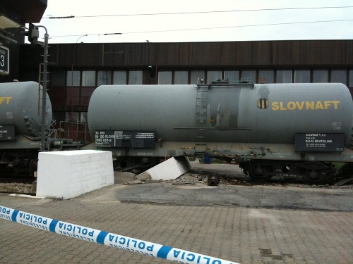 Zo železničného vagóna na trnavskej stanici unikal rastlinný olej.