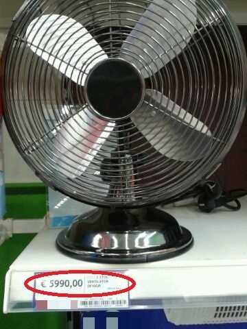 V istom supermarkete cenovka informuje, že máte zaplatiť tieto nekresťanské peniaze za obyčajný ventilátor.