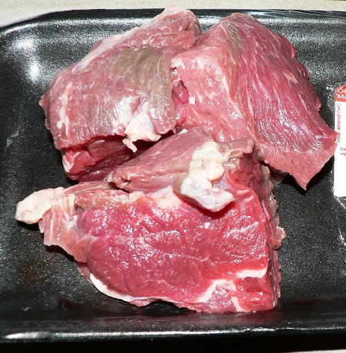 Pokazené mäso skončilo po svojich piatich minútach slávy v koši.