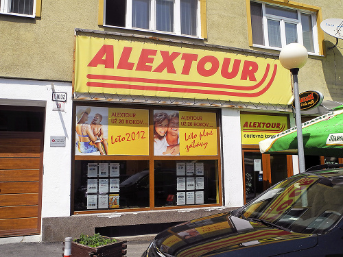 Alex Tour skrachovala po 20 rokoch.