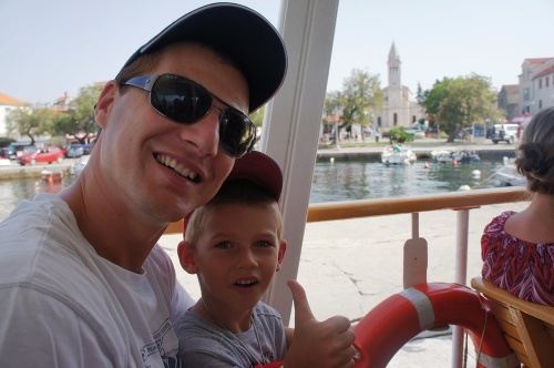 Amatérsky potápač Peter (32) so synom Adamkom (6) na dovolenke v Pakoštane.