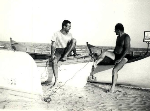 Rumunsko, 1960: To nepózujú modeli, ale 18-ročný Ivan s otcom na dovolenke v Rumunsku.