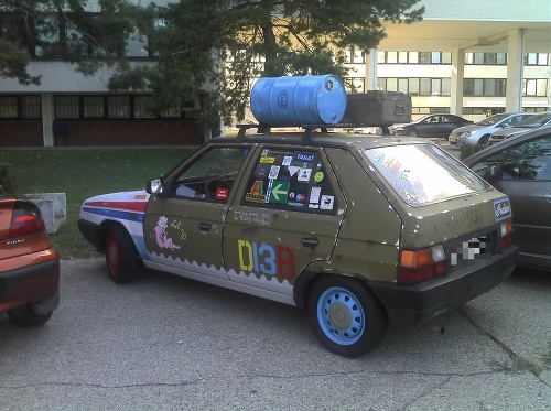 Toto pojazdné múzeum parkuje v bratislavskom Ružinove.