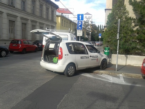Bratislavskí mestskí policajti pri parkovaní len využili, čo im zákon povoľuje, či oprávnene, vedia len kompetentní...