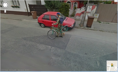 O koliesko menej? Takýto bicykel našiel Street View v Piešťanoch.