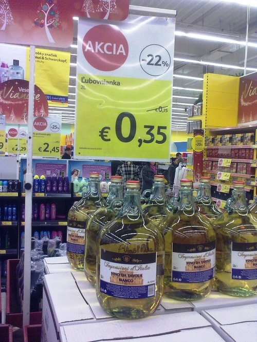 A potom nepi! V levickom supermarkete akoby jedna ruka nevedela, čo robí druhá, nakoniec z toho vznikol takýto nepodarok.