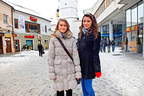 Zuzana Sirotná (18) a Lucia Kľačmanová (17)