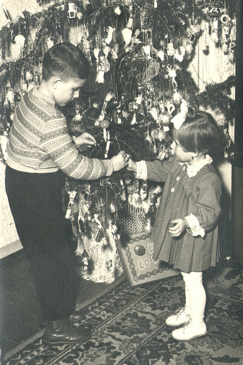 1956: Hlavne nepodpáliť stromček.