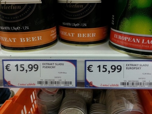 Tesco Petržalka, 21. 12. 2012 - Tie isté plechovky sa necelý mesiac predtým predávali za 15,99 eur.