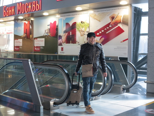Módny návrhár Andrej Baraník po prílete do Moskvy, opäť sa tam vráti v máji.