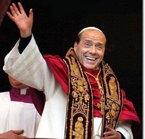 Z premiéra pápež? Berlusconi ako hlava katolíckej cirkvi.