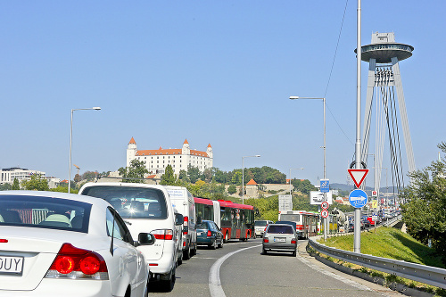 Mesto chcelo projektom Zvez suseda dosiahnuť, aby v aute nesedel len jeden človek.