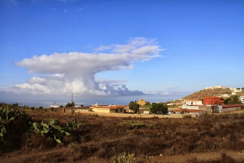 Čudné oblaky sa objavili nad najväčším ostrovom na Kanároch, nad Tenerife.