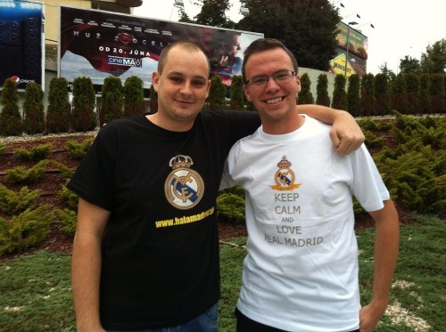 Tajomník fanklubu Marek Varga (vľavo) s členom.