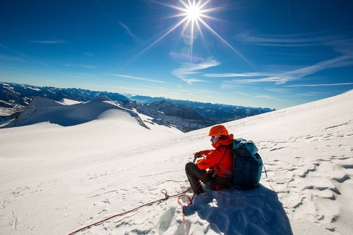 Peter Hollý je aktívny turista, horolezec a milovník prírody. Za sebou má už aj tretí najvyšší kopec Rakúska Grossvenediger (3667 m.n.m.)