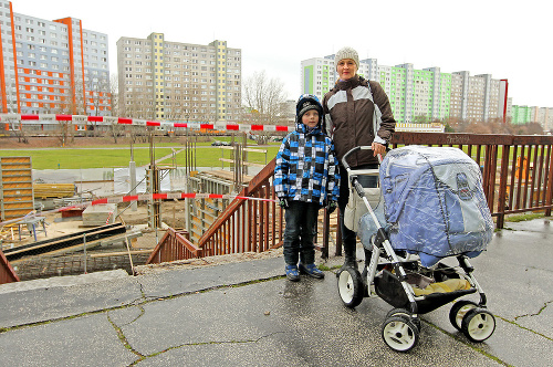 Silvia (37) a Samko (7) bývajú v bytovke na Jasovského ulici 7 rokov. 