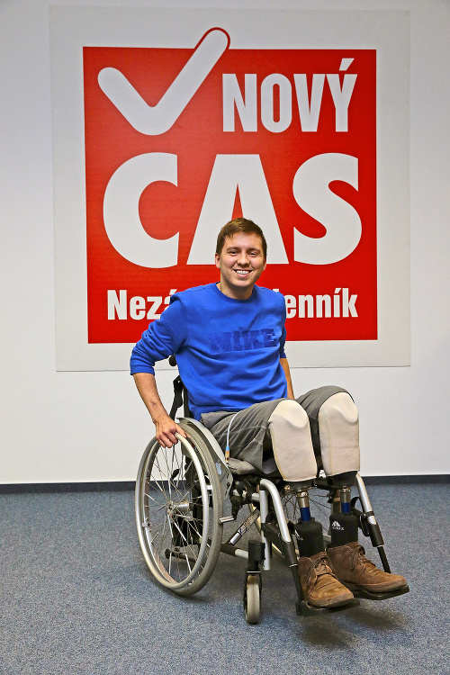 Usmiaty mladík má teraz protézy, s ktorými si nemôže splniť svoj sen - opäť behať a ísť na paralympiádu do Ria.
