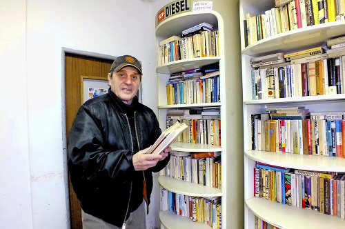 Ján Weber (72) si prišiel vybrať knižky.