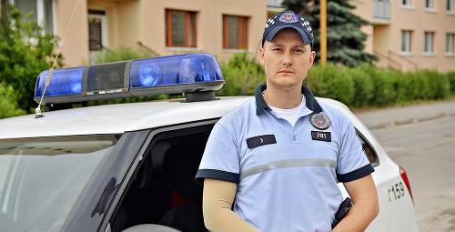 Nápomocný policajt sa volá Jakub Murányi.