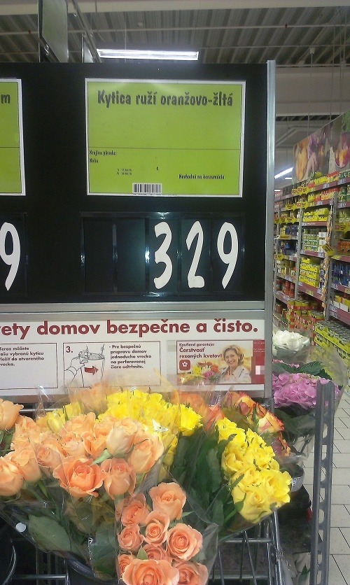 Supermarket má buď zmysel pre humor, alebo len prepracovaných zamestnancov.