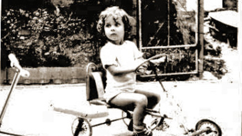 1980: Blanka (5) zo štvorkolky s volantom ani nechcela zísť.