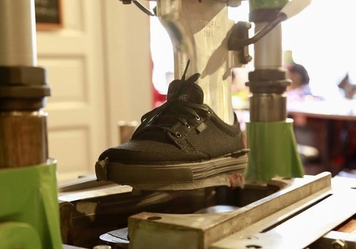 Slovenský stroj je hviezdou americkej továrne na topánky.