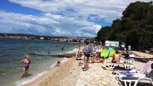 Rastislav hlási zo Zadaru krásne počasie a množstvo turistov.