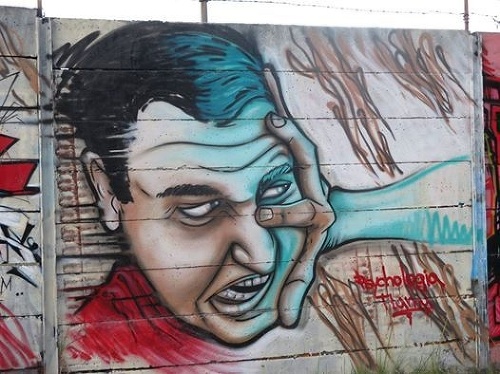 Úžasné slovenské graffiti - napísal Quinn na svojom facebooku.