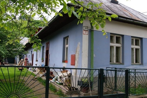 Rodný dom Suzanninho otca Jána v Banskej Bystrici, v časti Kremnička.
