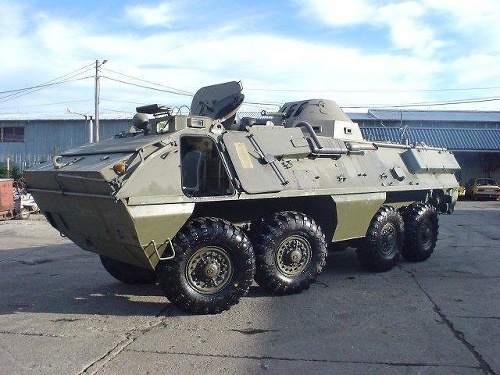 Na slovenských inzertných portáloch môžete nájsť aj obojživelný obrnený transportér OT-64.