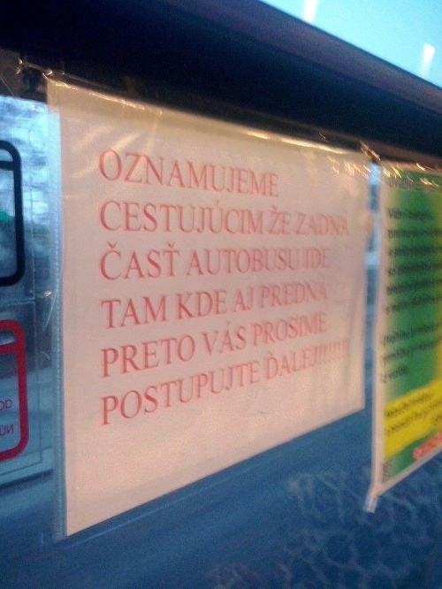 Takýto oznam si mohli prečítať cestujúci na autobusovej linke 61 v Bratislave.