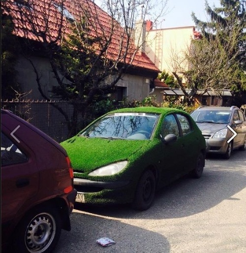 V bratislavských uliciach zachytil čitateľ nezvyčajné auto.