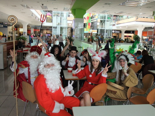 V Banskej Bystrici sa objavil Santa Claus a iné postavičky.
