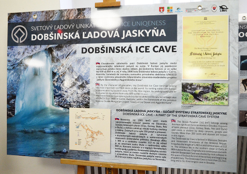 Dobšinská ľadová jaskyňa - Patrí medzi najväčšie zaľadnené jaskyne na svete. Od roku 2000 je v zozname svetového prírodného dedičstva Unesco. Má dĺžku 1483 metrov a vchod je v nadmorskej výške 969 metrov. Je súčasťou systému Stratenskej jaskyne, od ktorej sa rozdelila skalným rútením v prepadlisku Duča, pričom celková dĺžka je až 22 kilometrov.