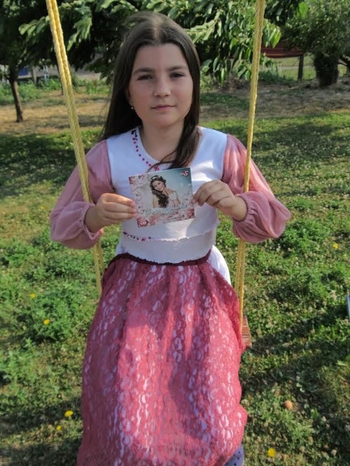 Vanesska (10) z Kuchyne (okr. Malacky) sa takto odfotila s rozprávkovým CD.