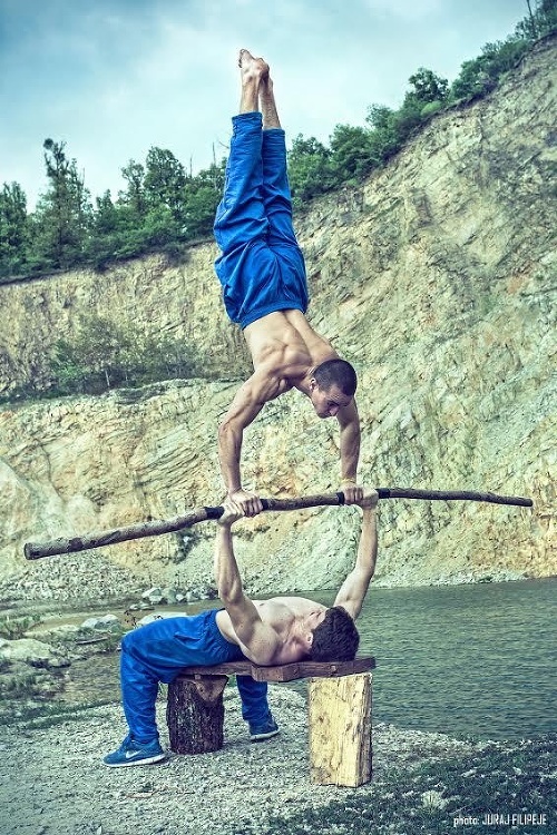 Erik a Dávid z Topoľčian sa kalistenike venujú už roky.