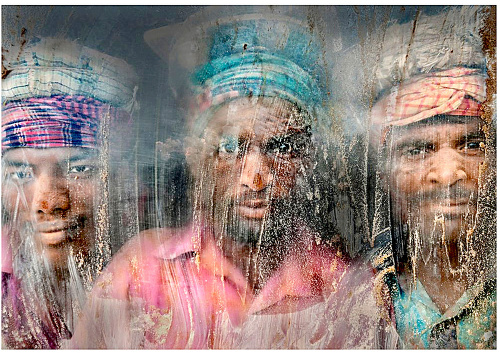 2. Faisal Azim (Bangladéš): Na druhom mieste skončila fotka, ktorá zobrazuje troch bangladéšskych robotníkov počas ich práce plnej prachu.