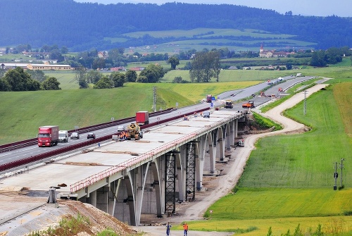 Firma chce uspieť v dvoch tendroch na výstavbu diaľníc na východe Slovenska.