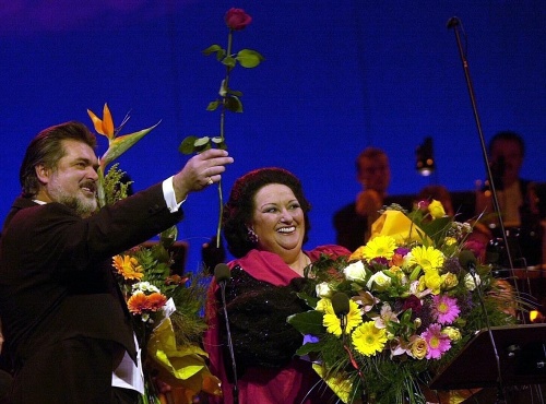 Galakoncert opernej hviezdy Montserrat Caballé a Petra Dvorského v Bratislave 3. decembra 2000.